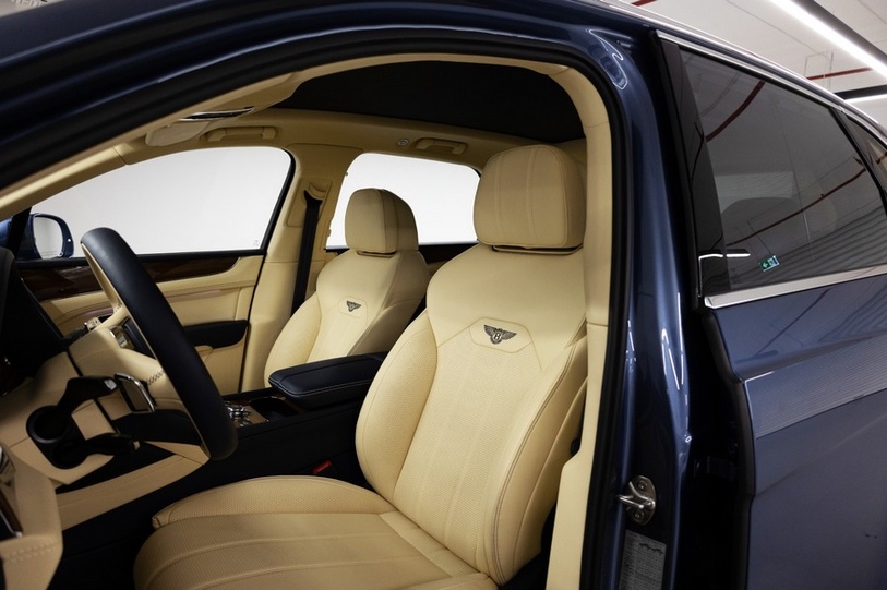 Bentley Bentayga blue