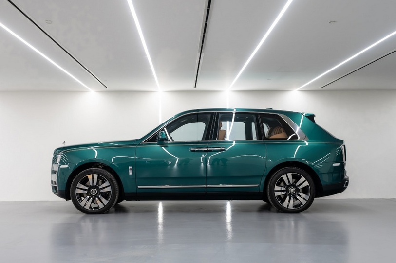 Rolls-Royce Cullinan - Imperial Jade color
